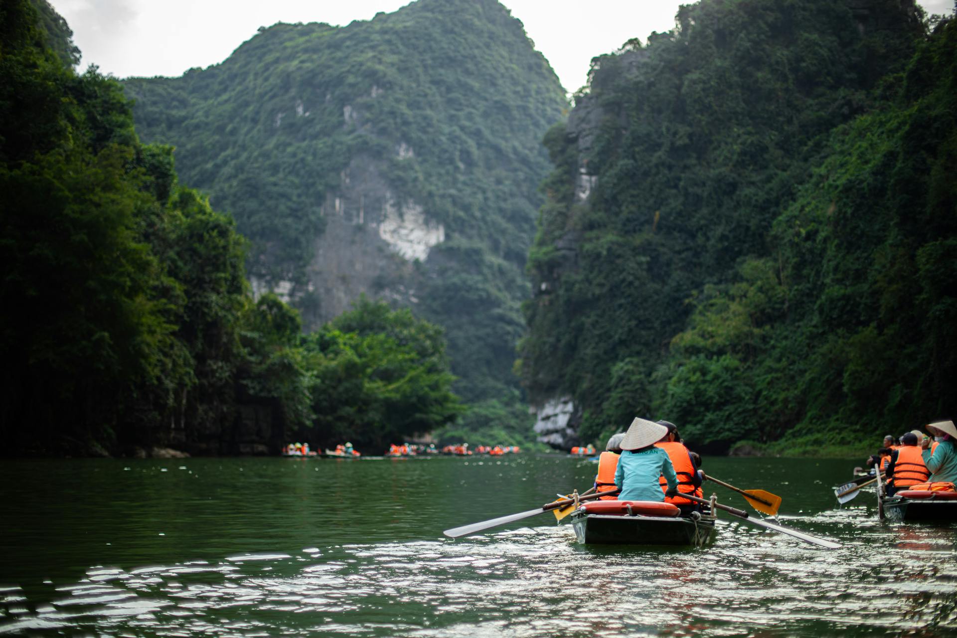 Sisters on the river — Ninh Binh 2026